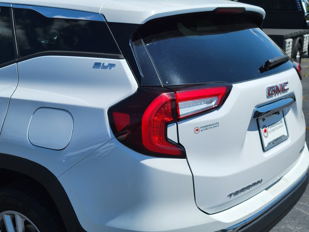 Used 2024 GMC Terrain SLT AWD/4WD image 12