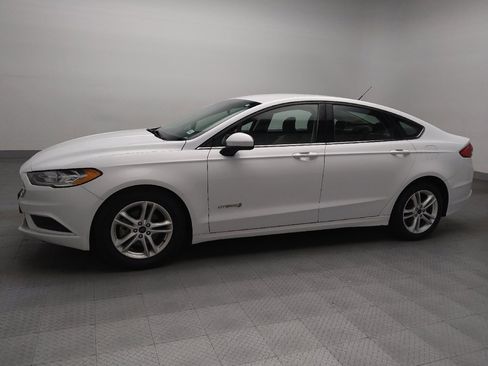 Used 2018 Ford Fusion S image 2
