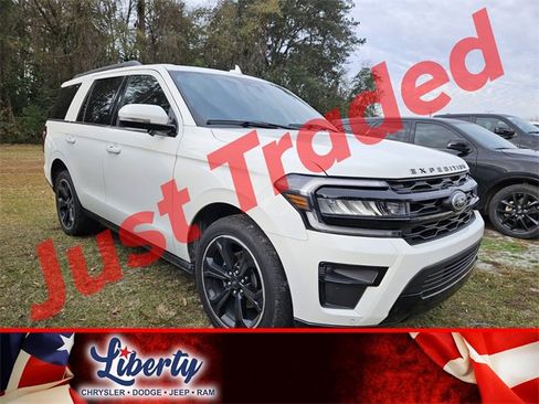 Used 2023 Ford Expedition Limited image 1