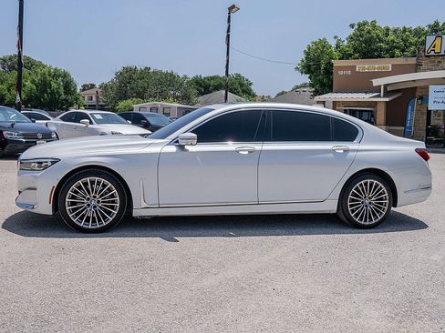 Used 2022 BMW 740i w/ Luxury Rear Seating Package RWD image 8