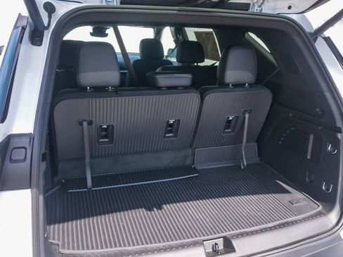 Used 2026 Chevrolet Traverse LT w/ Midnight/Sport Edition FWD image 24