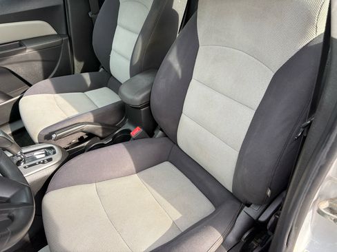 Used 2014 Chevrolet Cruze LS image 13