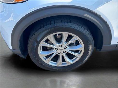 Used 2020 Ford Explorer XLT w/ Equipment Group 202A AWD/4WD image 16