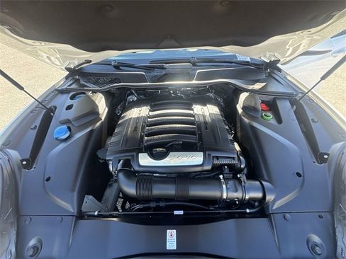 Used 2016 Porsche Cayenne Base image 32
