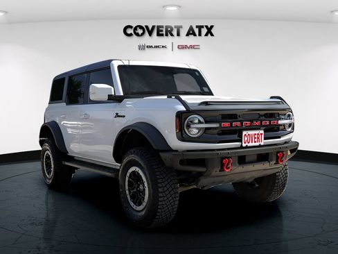 Used 2023 Ford Bronco Outer Banks w/ Sasquatch Package AWD/4WD image 9