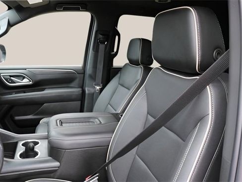 Used 2022 GMC Yukon XL SLT w/ SLT Luxury Package image 10