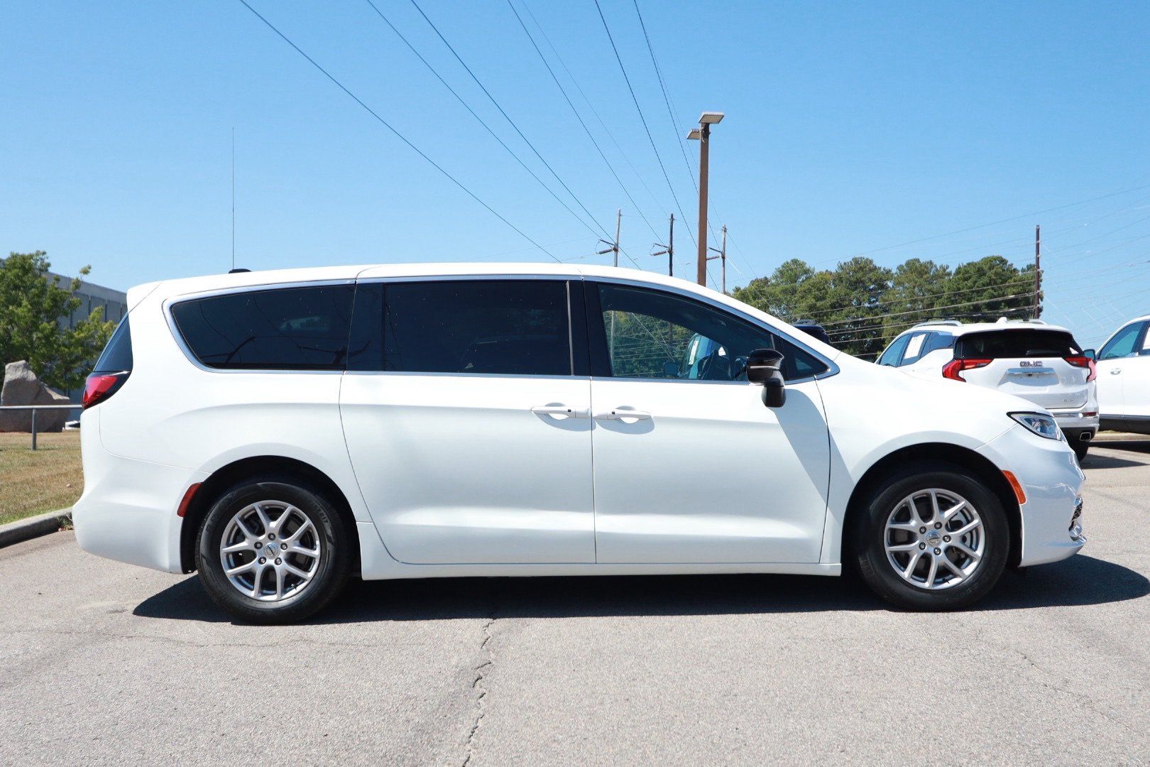 Used 2025 Chrysler Pacifica Select FWD image 6