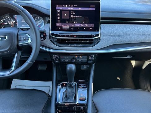 Used 2024 Jeep Compass Latitude image 16