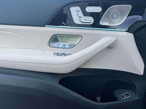 Used 2022 Mercedes-Benz GLS 450 4MATIC image 16