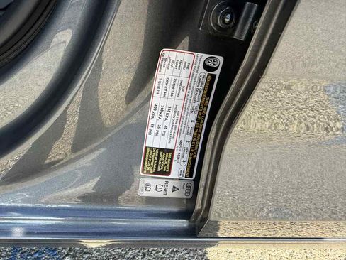 Used 2017 Audi A4 2.0T Premium image 11