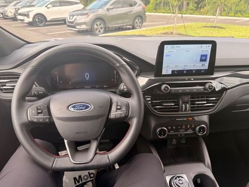 Used 2025 Ford Escape ST-Line AWD/4WD image 3