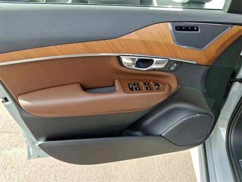 Used 2025 Volvo XC90 B5 Plus w/ Protection Package Premier image 9