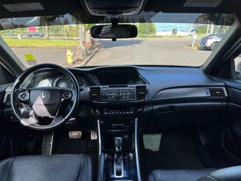 Used 2017 Honda Accord Sport Special Edition image 13