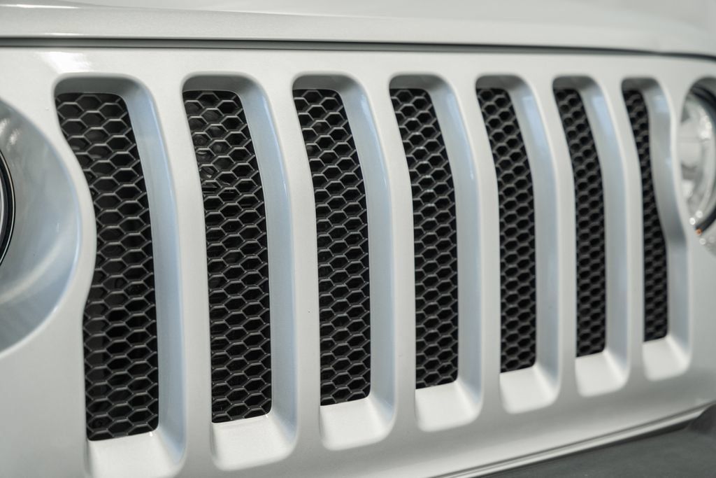 Used 2022 Jeep Wrangler Unlimited Sport AWD/4WD image 11