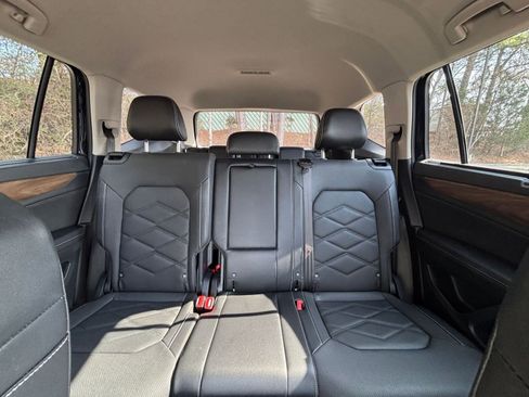 Used 2025 Volkswagen Atlas SE image 41