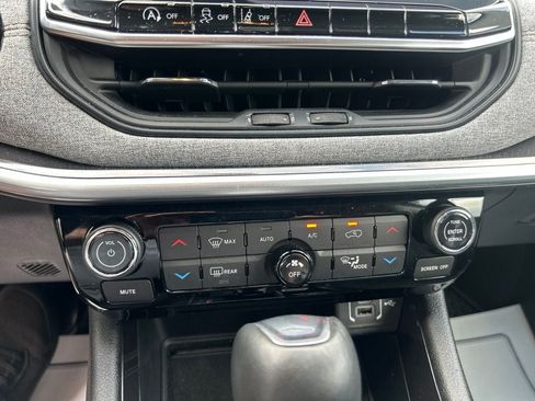 Used 2022 Jeep Compass Latitude AWD/4WD image 19