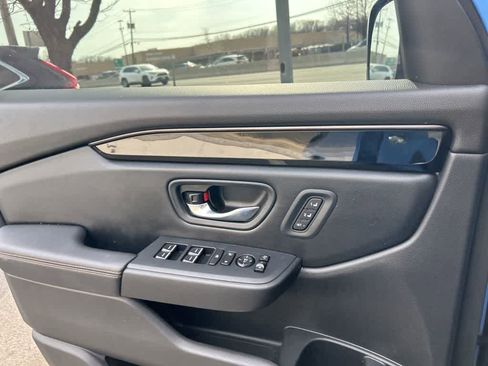 Used 2025 Honda Pilot TrailSport image 10