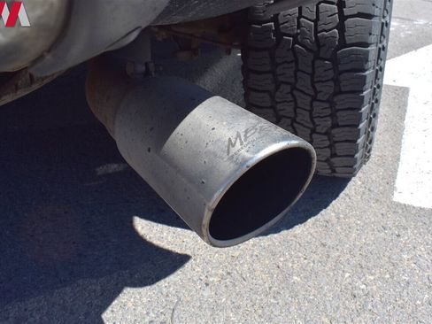 Used 2006 Chevrolet Silverado 2500 LT w/ Heavy-Duty Power Package image 24