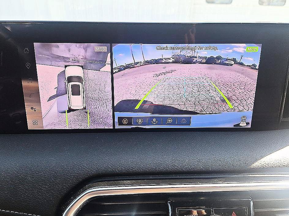 Used 2025 Nissan Armada SL AWD/4WD image 15