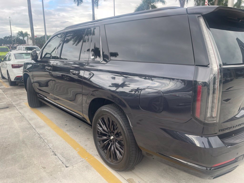 Used 2025 Cadillac Escalade ESV Sport Platinum w/ LPO, ONYX Package RWD image 11