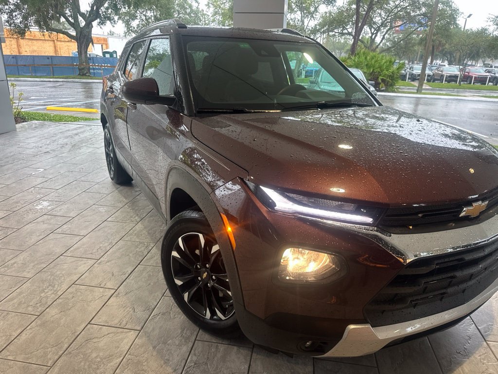 Used 2023 Chevrolet TrailBlazer LT FWD image 2
