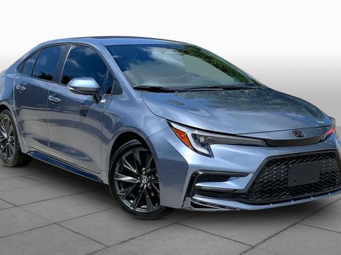 Used 2025 Toyota Corolla SE FWD image 3