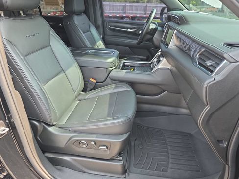 Used 2023 GMC Yukon Denali AWD/4WD image 39