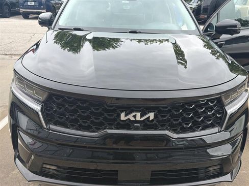 Used 2023 Kia Sorento SX AWD/4WD image 3