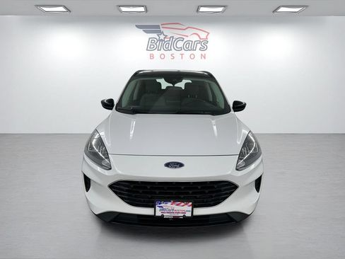 Used 2022 Ford Escape SE w/ SE Sport Appearance Package AWD/4WD image 2
