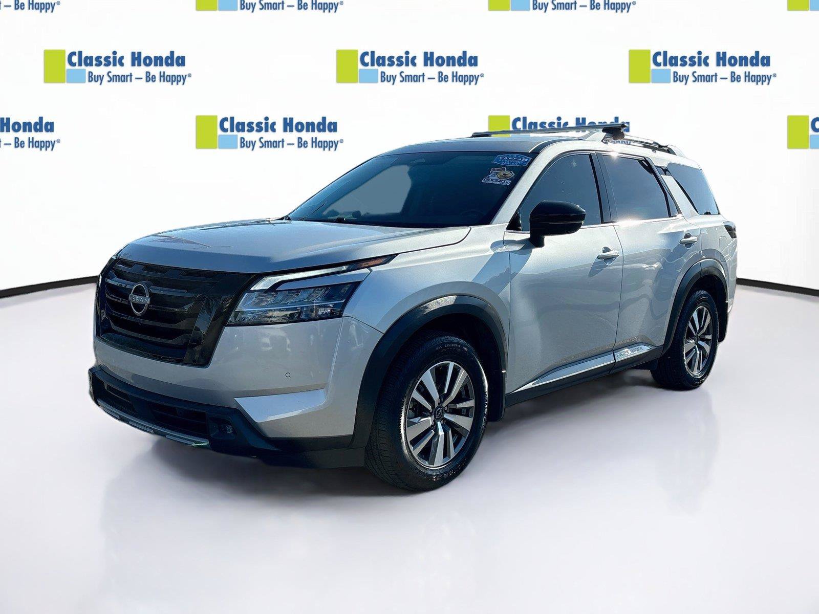Used 2022 Nissan Pathfinder SL w/ Cargo Package AWD/4WD image 3