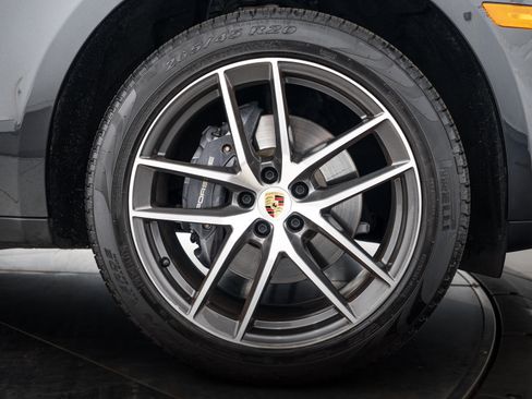 Certified 2023 Porsche Macan AWD/4WD image 11