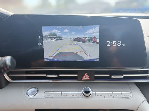 Used 2025 Hyundai Elantra Limited FWD image 35
