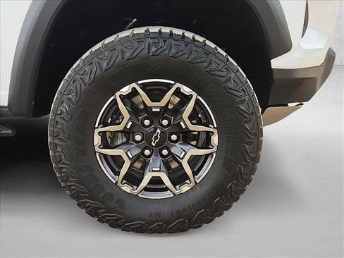 Used 2024 Chevrolet Colorado ZR2 w/ Technology Package AWD/4WD image 23