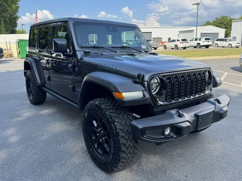 Used 2025 Jeep Wrangler Willys AWD/4WD image 3