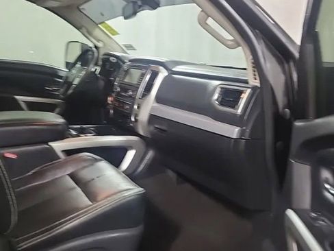 Used 2018 Nissan Titan PRO-4X w/ Pro-4x Convenience Package image 10