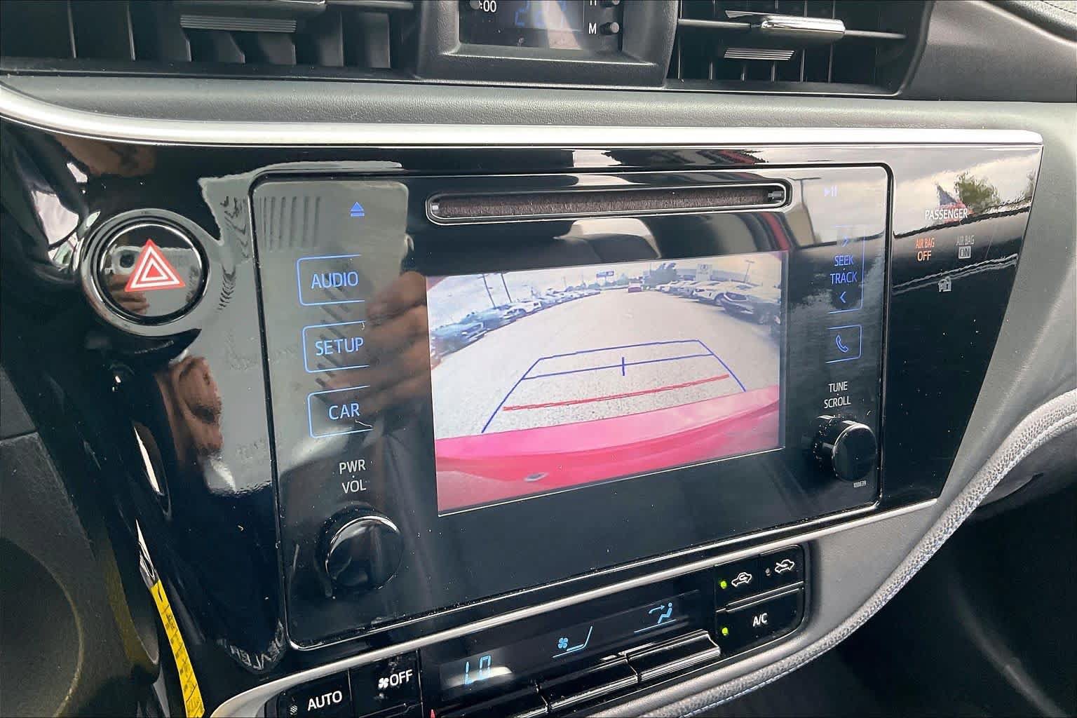 Used 2017 Toyota Corolla SE w/ Carpet Mat Package (TMS) FWD image 27