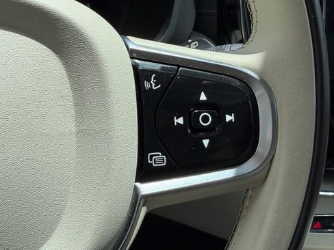 Certified 2024 Volvo XC60 B5 Ultimate AWD/4WD image 25