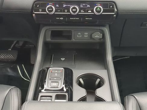 Used 2025 Honda Pilot EX-L image 19