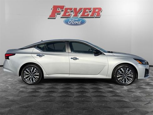 Used 2024 Nissan Altima 2.5 SV image 6