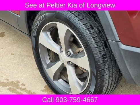 Used 2019 Jeep Cherokee Limited FWD image 7