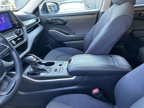 Used 2024 Toyota Highlander LE image 24