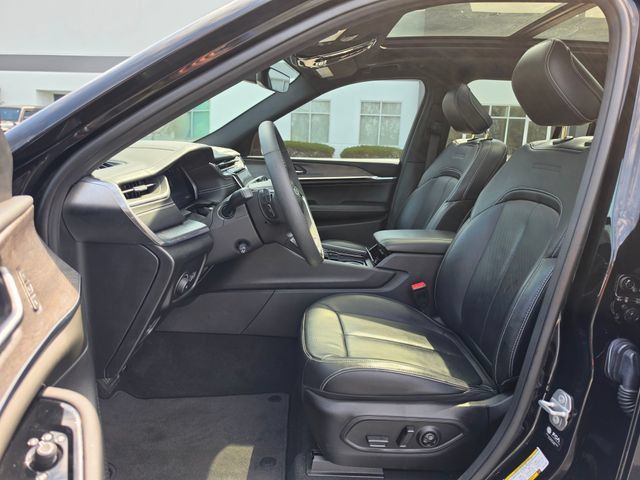 Used 2023 Jeep Grand Cherokee Overland AWD/4WD image 25