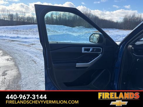 Used 2022 Ford Explorer XLT image 13