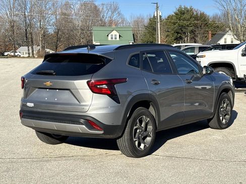 Used 2024 Chevrolet Trax LT w/ Driver Confidence Package image 9