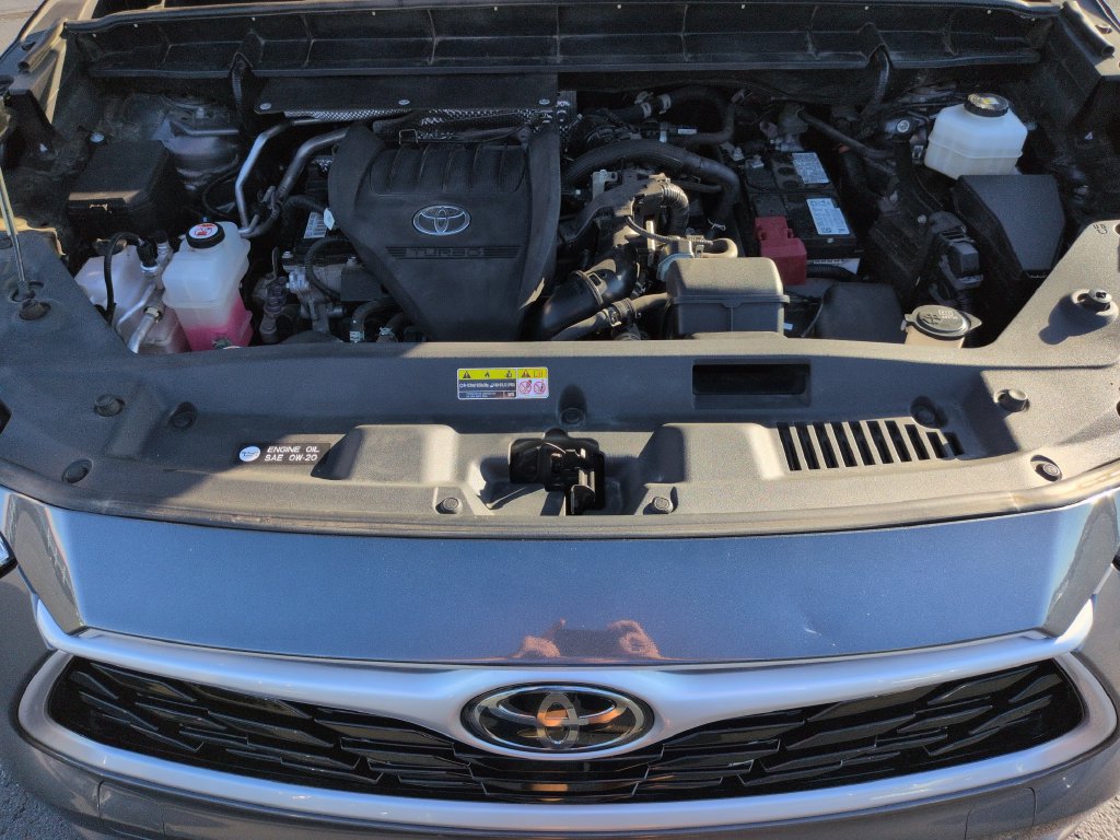 Used 2023 Toyota Highlander LE AWD/4WD image 22