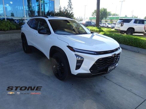 New 2026 Chevrolet Trax ACTIV image 1