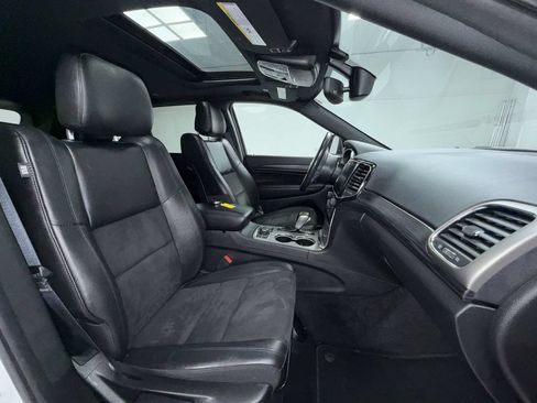 Used 2022 Jeep Grand Cherokee Laredo X AWD/4WD image 7