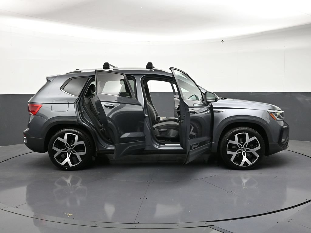 Used 2023 Volkswagen Taos SEL AWD/4WD image 34