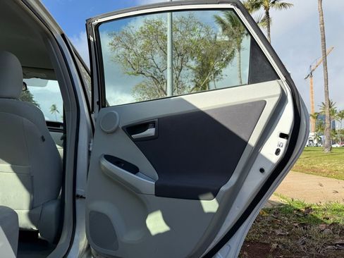 Used 2011 Toyota Prius One image 16