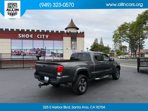 Used 2017 Toyota Tacoma TRD Sport w/ Tow Package RWD image 4